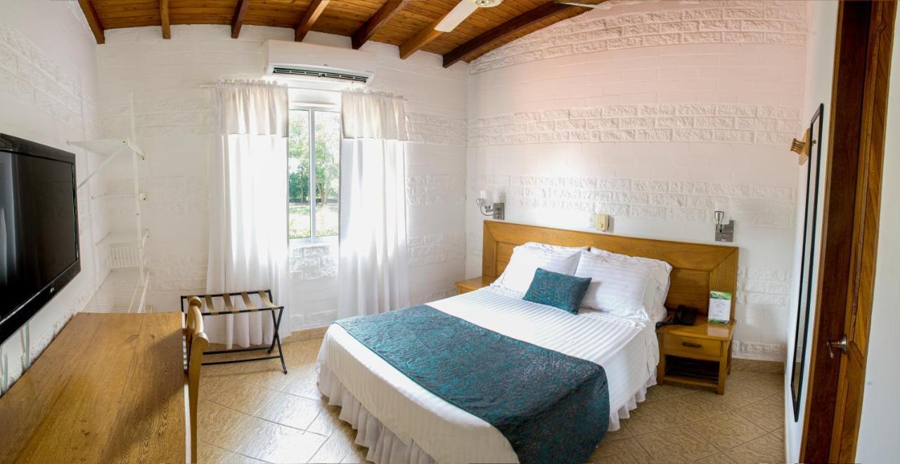 Hosteria Horizontes Caucasia Luaran gambar